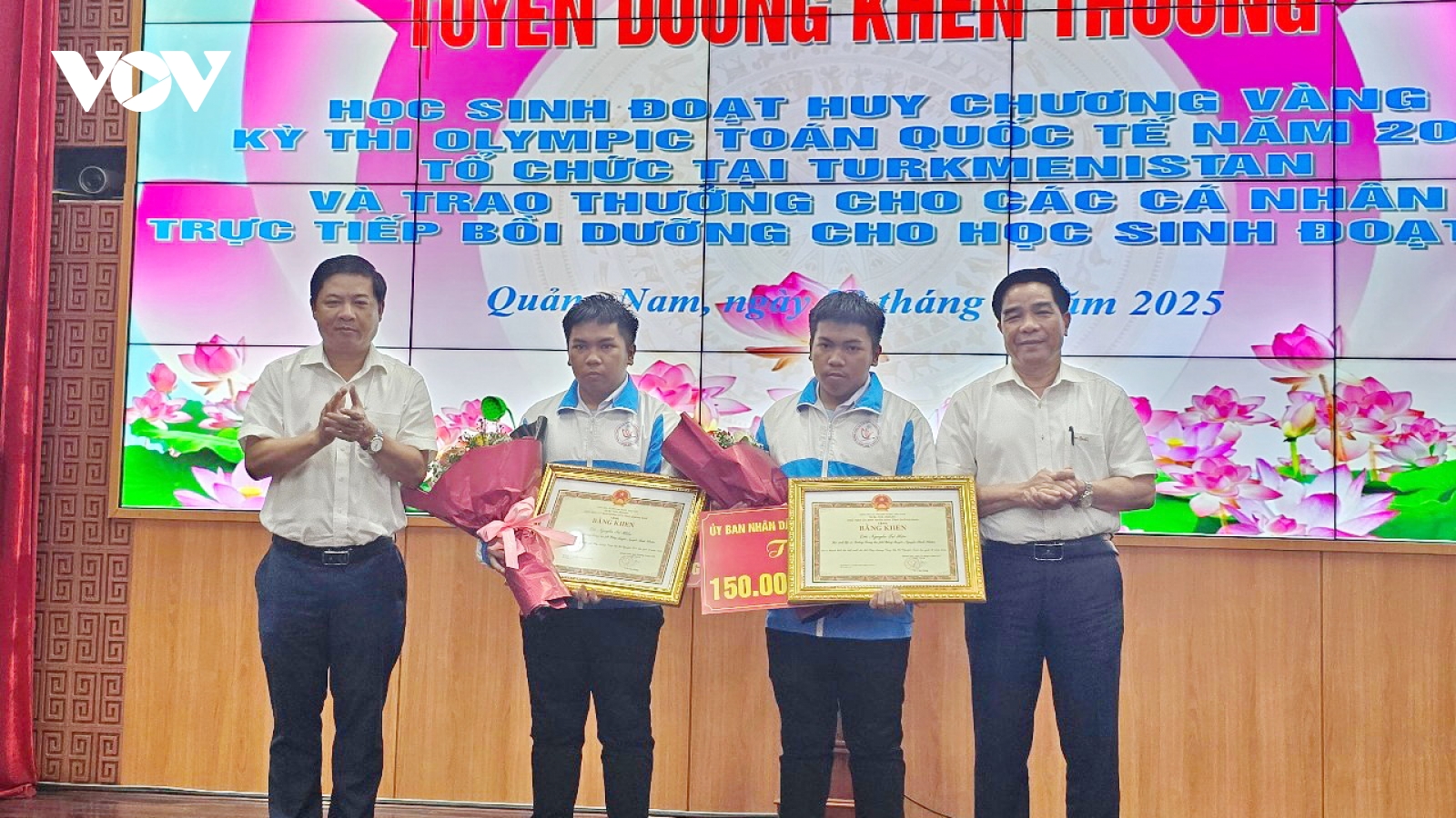 Tuyên dương anh em song sinh xứ Quảng đoạt HCV Olympic toán học Turkmenistan